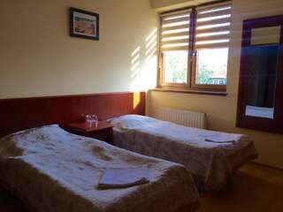 Гостевой дом Enklawa Bed & Breakfast Тыхы Двухместный номер с 2 отдельными кроватями-5